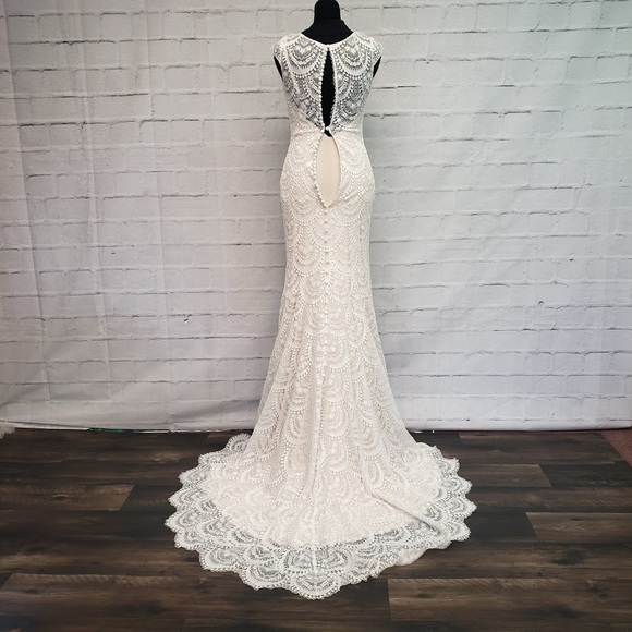 NWOT Designer Lace Wedding Gown - Picture 4 of 4